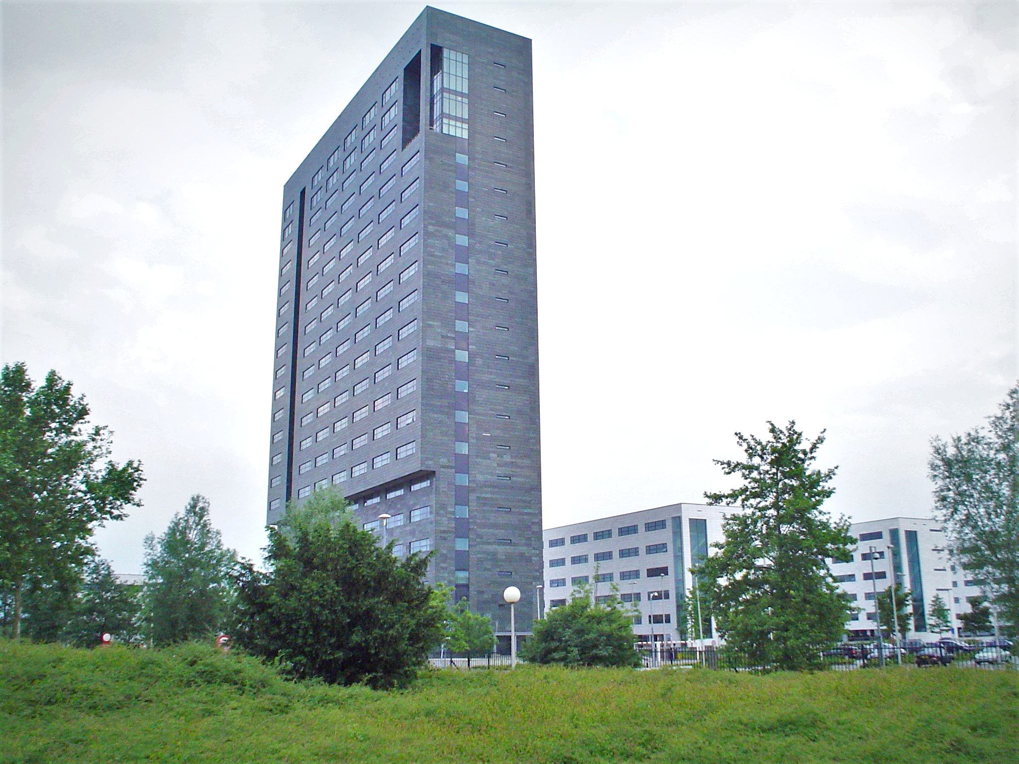 Featured image of post The Chip Conundrum: ASML's Top Tool in China's Crosshairs?